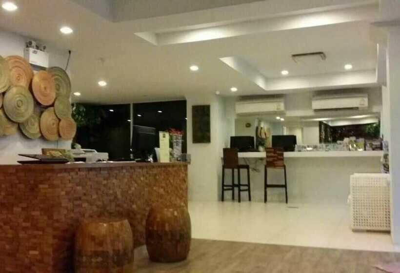 בית מלון כפרי Nantra Chaweng Beach