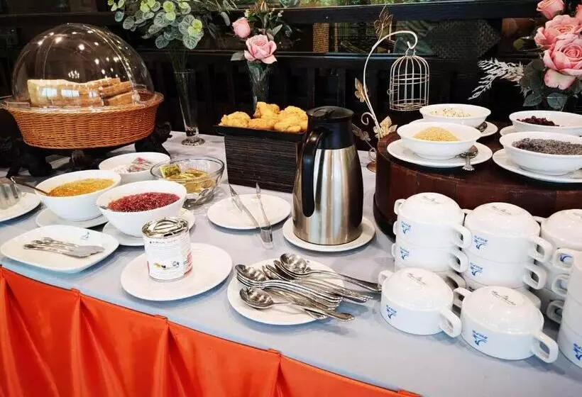 Отель Ruean Phae Royal Park