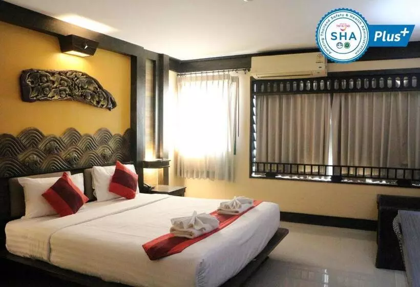 Отель Ruean Phae Royal Park