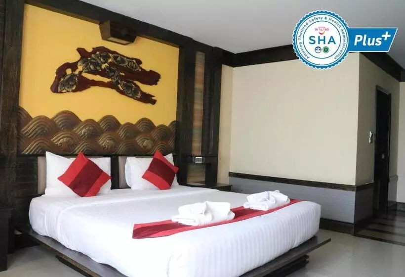 Отель Ruean Phae Royal Park