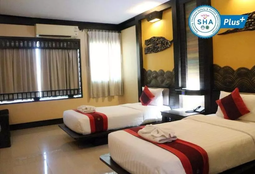 Отель Ruean Phae Royal Park