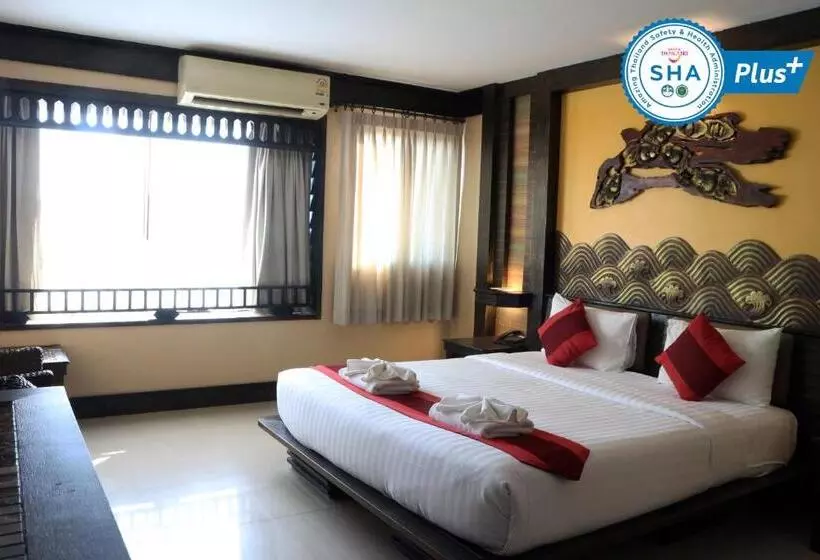 Отель Ruean Phae Royal Park