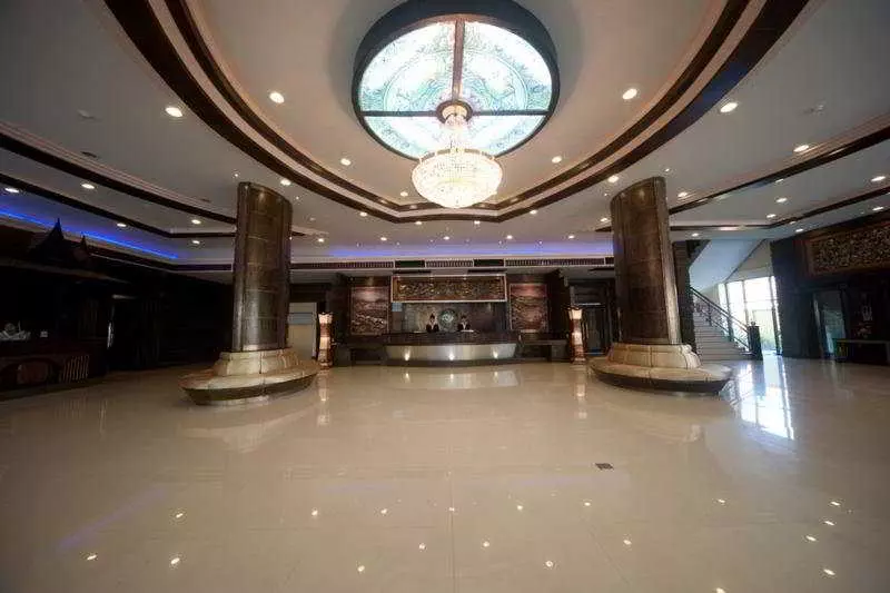 Отель Ruean Phae Royal Park