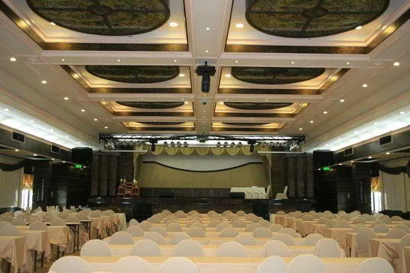 Отель Ruean Phae Royal Park