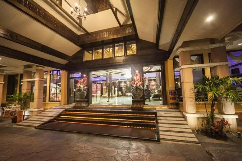 Отель Ruean Phae Royal Park