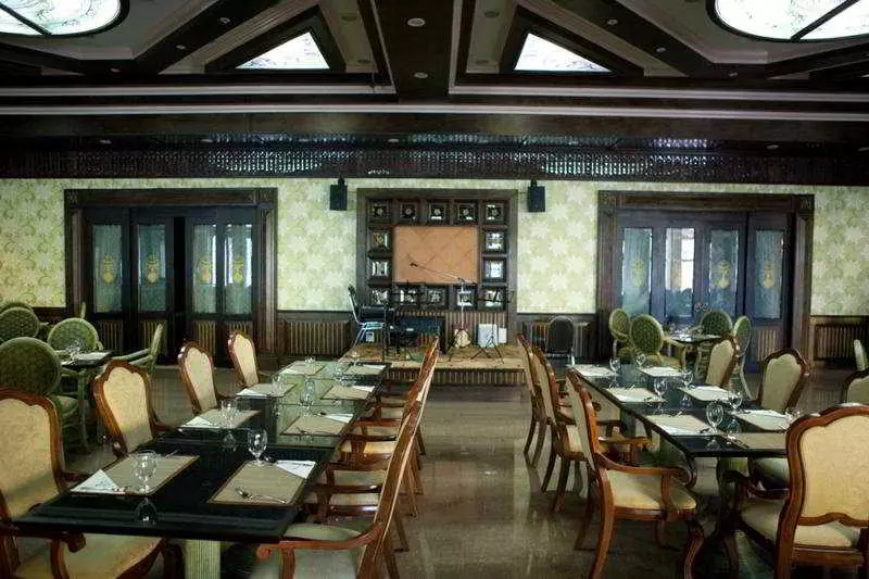 Отель Ruean Phae Royal Park