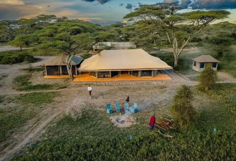 هتل Serengeti Migration Camp
