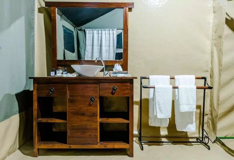 هتل Serengeti Migration Camp