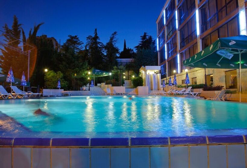 בית מלון כפרי Sochi Breeze Spa