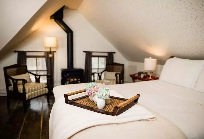 ホテル The Mast Farm Inn