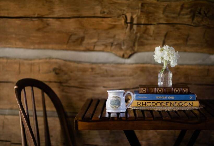 فندق The Mast Farm Inn