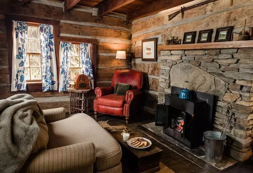 ホテル The Mast Farm Inn