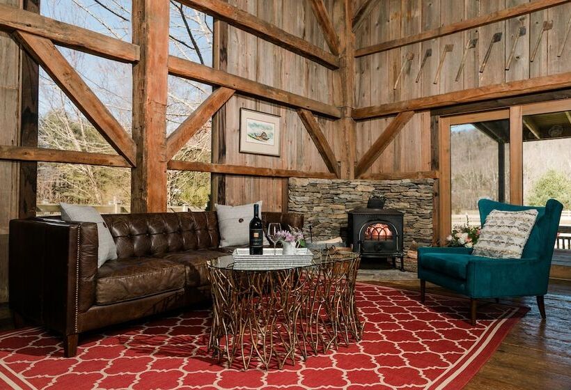 فندق The Mast Farm Inn