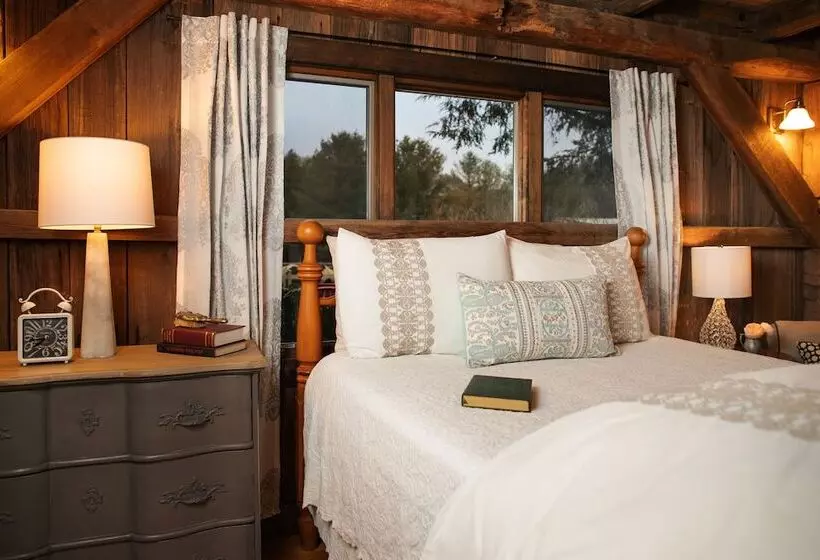 ホテル The Mast Farm Inn