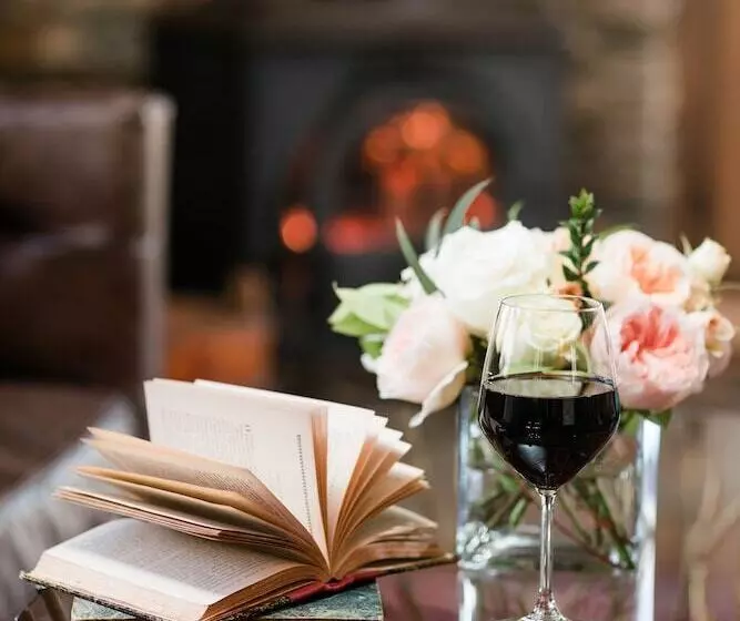 ホテル The Mast Farm Inn