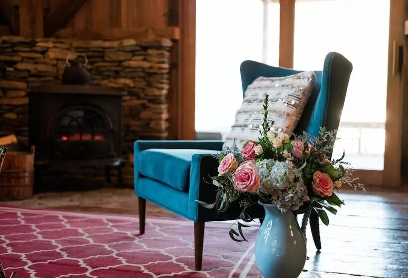 ホテル The Mast Farm Inn