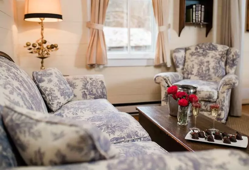 ホテル The Mast Farm Inn