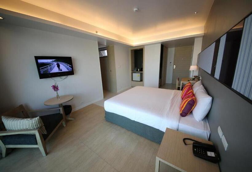 Отель The Sun Xclusive