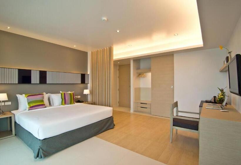 Отель The Sun Xclusive