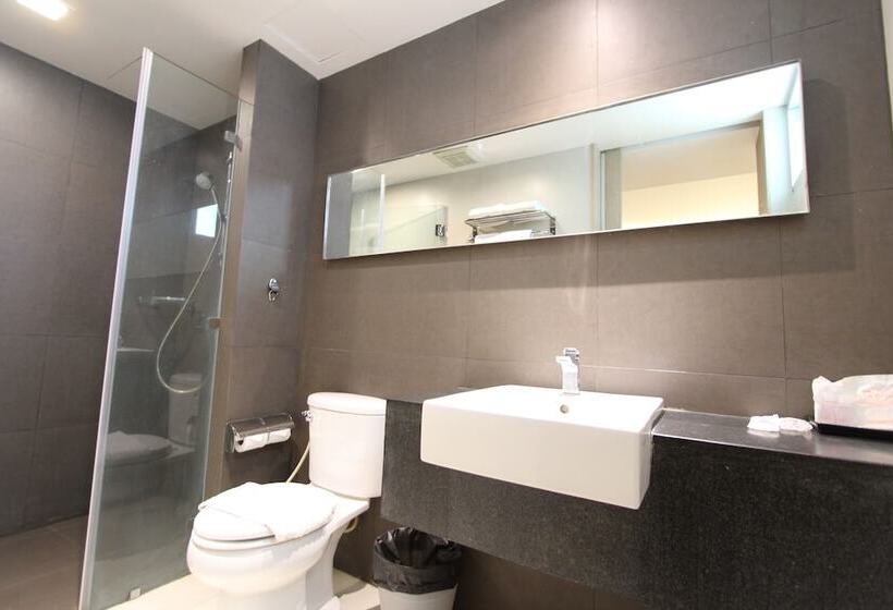 Отель The Sun Xclusive