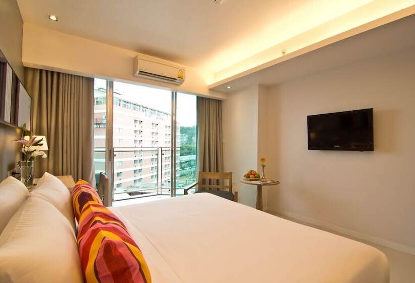 Отель The Sun Xclusive