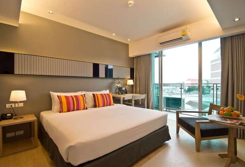 Отель The Sun Xclusive