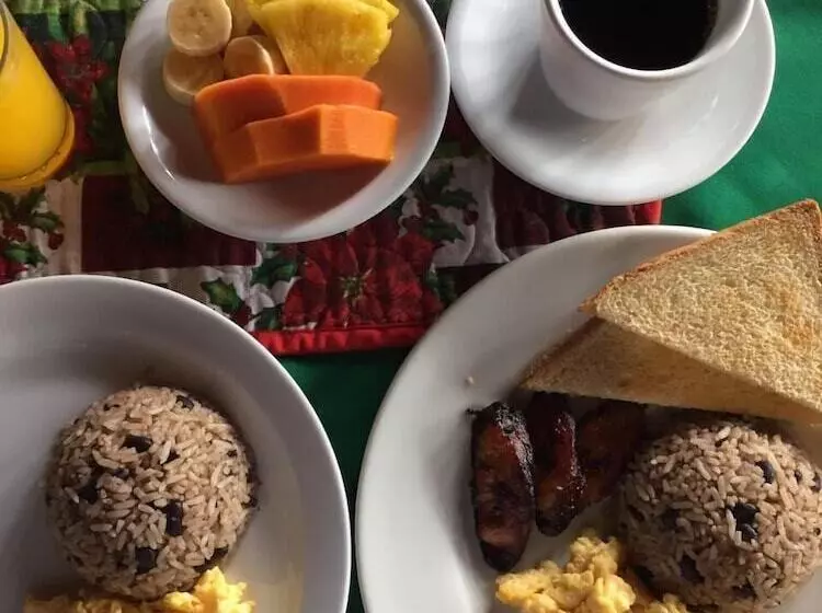 فندق Villa Zurquí