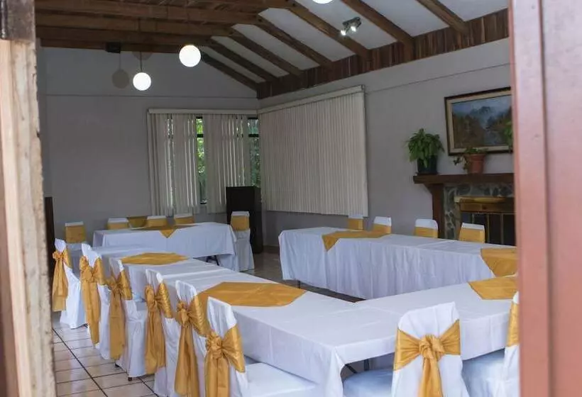 فندق Villa Zurquí