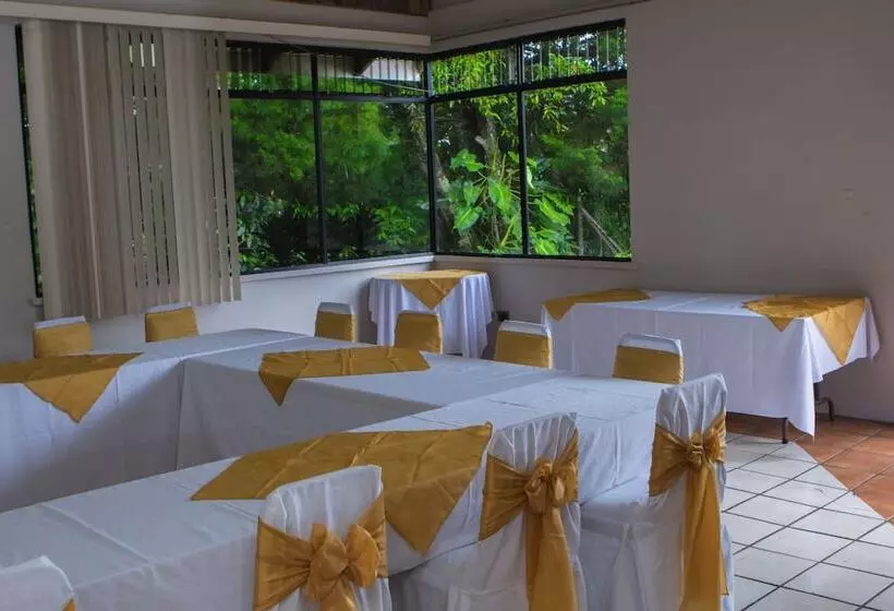 فندق Villa Zurquí