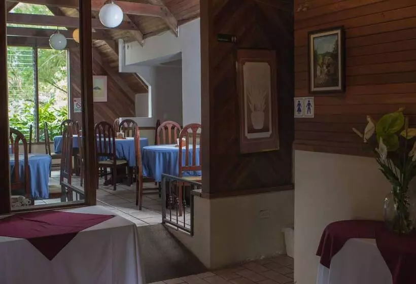 فندق Villa Zurquí