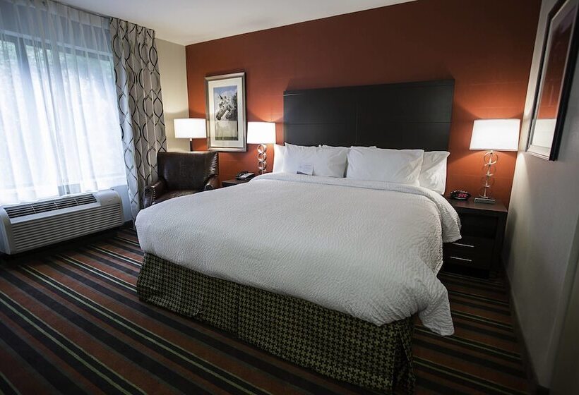 Fairfield Inn & Suites By Marriott Moscow