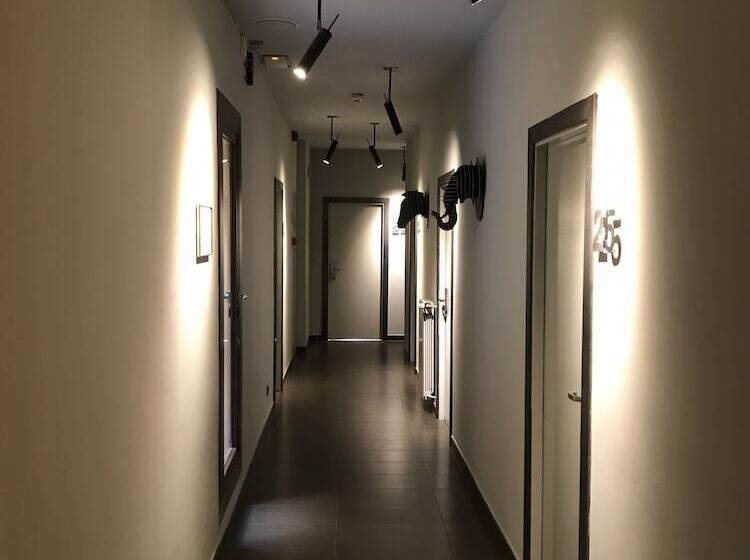 هتل Chic & Basic Zoo