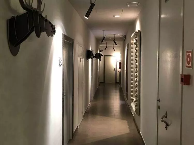 Отель Chic & Basic Zoo