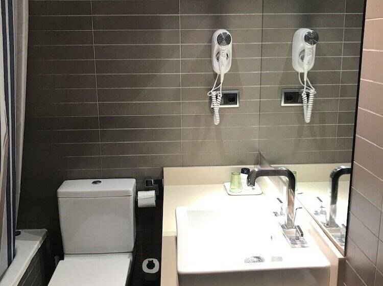 هتل Chic & Basic Zoo