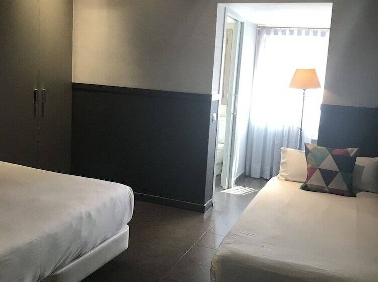 هتل Chic & Basic Zoo