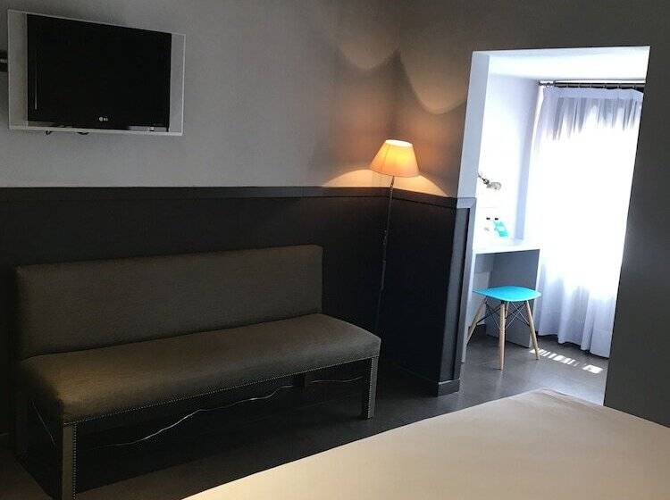 هتل Chic & Basic Zoo