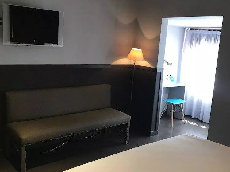 Отель Chic & Basic Zoo