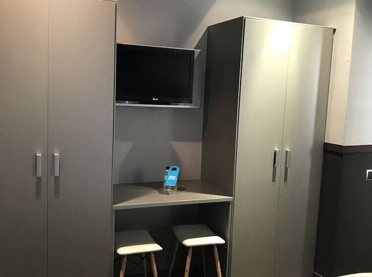 هتل Chic & Basic Zoo