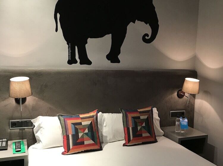 هتل Chic & Basic Zoo