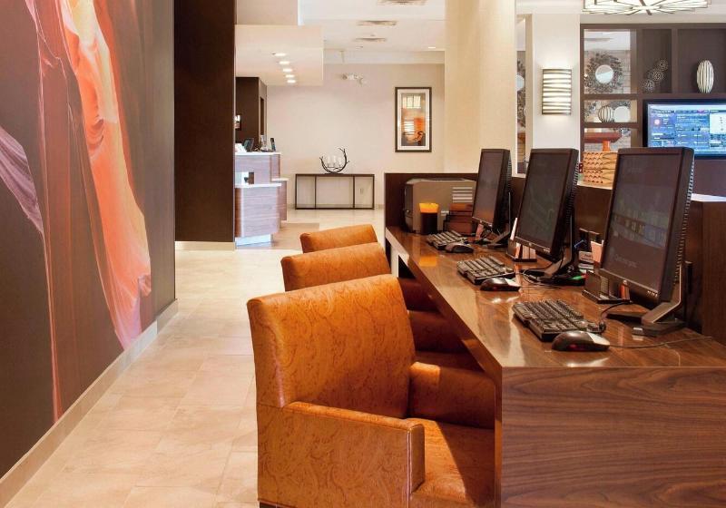 호텔 Courtyard By Marriott Pueblo