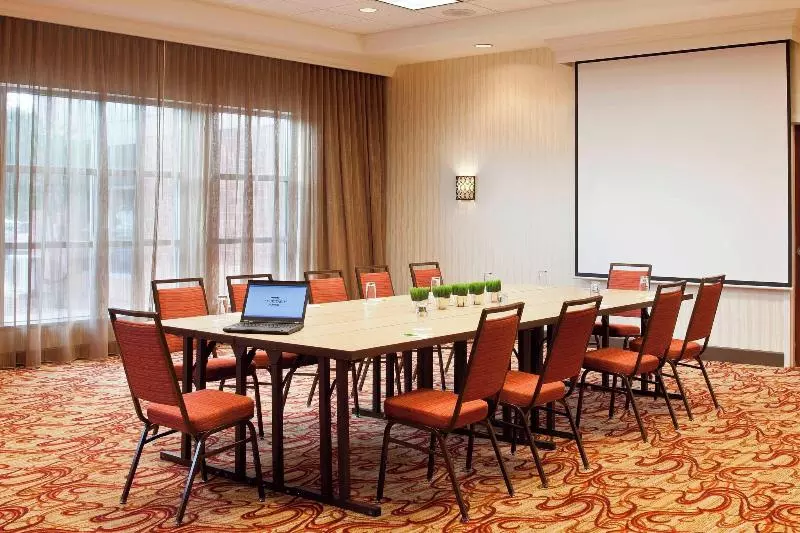 Отель Courtyard By Marriott Pueblo