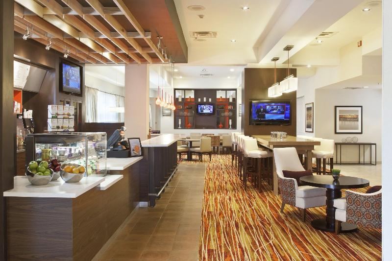 호텔 Courtyard By Marriott Pueblo