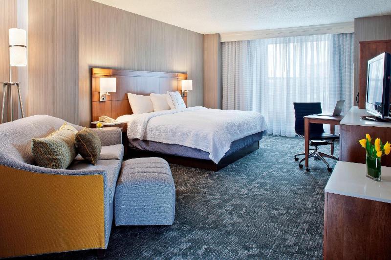 호텔 Courtyard By Marriott Pueblo