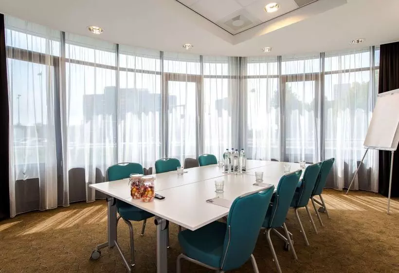 Отель Hampton By Hilton Amsterdam Airport Schiphol