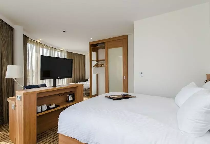 Отель Hampton By Hilton Amsterdam Airport Schiphol