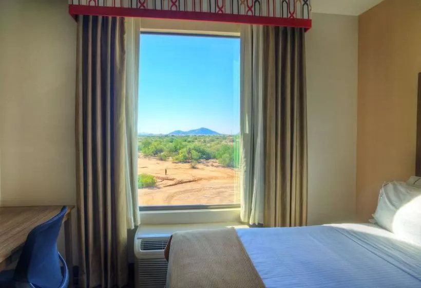 ホテル Holiday Inn Express & Suites   Phoenix North   Scottsdale, An Ihg