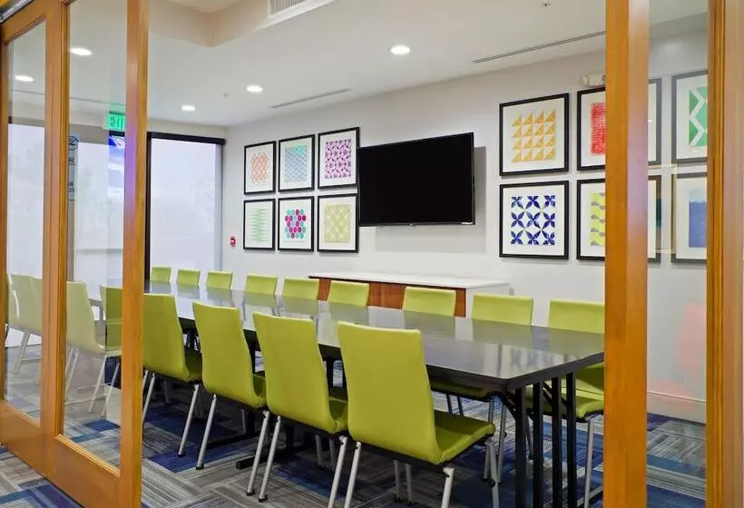 ホテル Holiday Inn Express & Suites   Phoenix North   Scottsdale, An Ihg