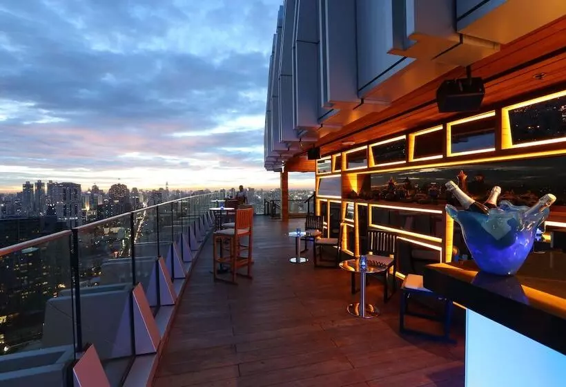 Отель Marriott Bangkok Sukhumvit