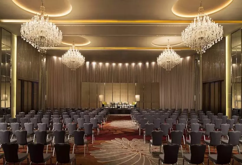 Отель Marriott Bangkok Sukhumvit