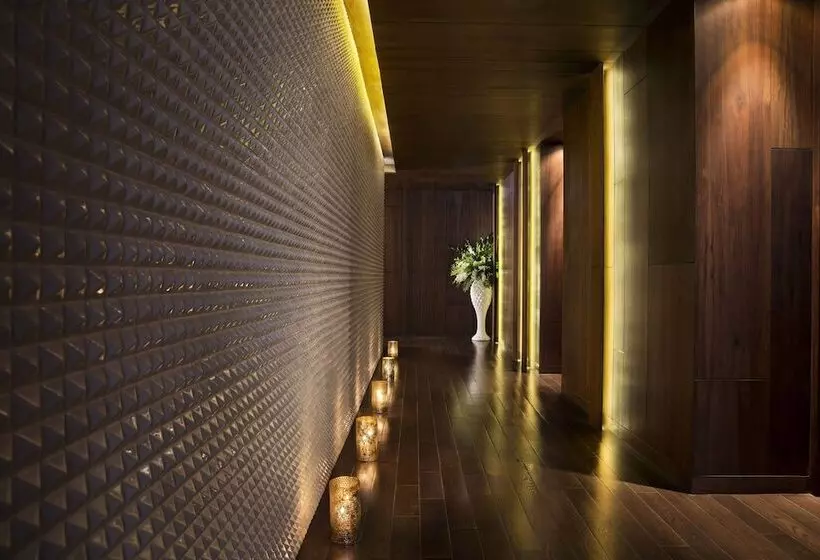 Отель Marriott Bangkok Sukhumvit